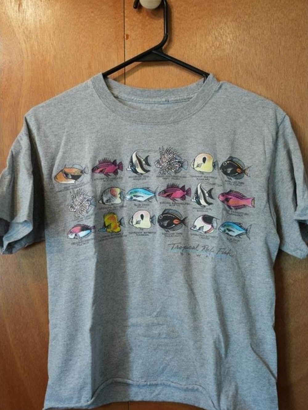 Gray Tropical Fish Graphic T-Shirt (Crop Top)